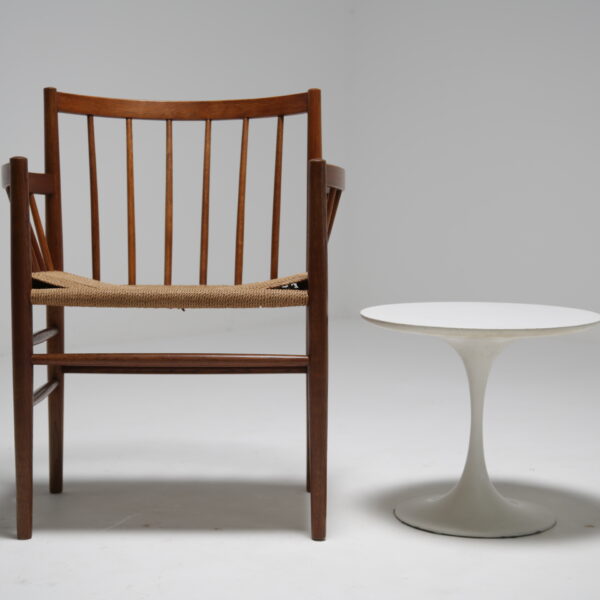 vintage white arkana tulip sside table