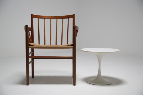 vintage white arkana tulip sside table