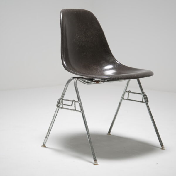 eames stacking chair model dss – grey