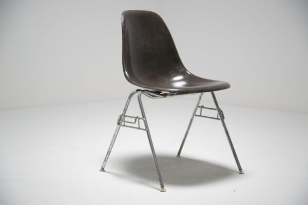 eames stacking chair model dss – grey