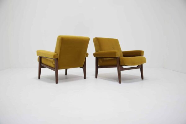 Pair of Exquisite Italian Cotton Velvet and Walnut Mid-Century Armchairs, 1960s.