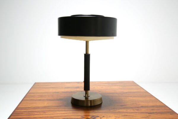 Stunning desk lamp by KLK lighting