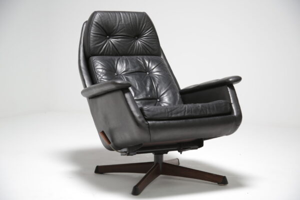 Black Leather Swivel and Tilt Lounge Chair.