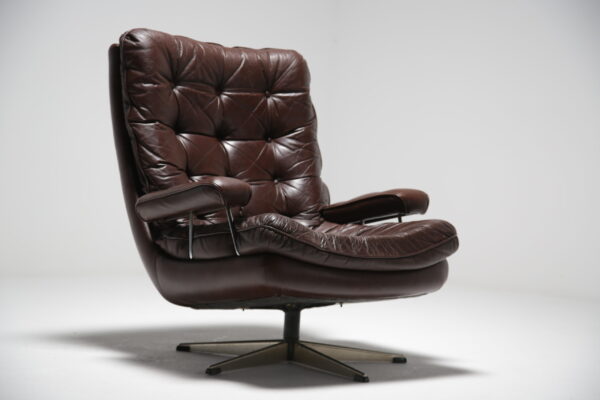 1970s brown leather lounge chair