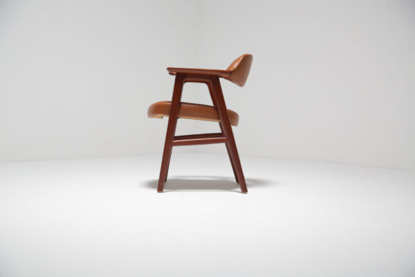 Tan Leather and Teak Model 42 Armchair by Erik Kirkegaard for Høng Stolefabrik, Denmark, 1950s.