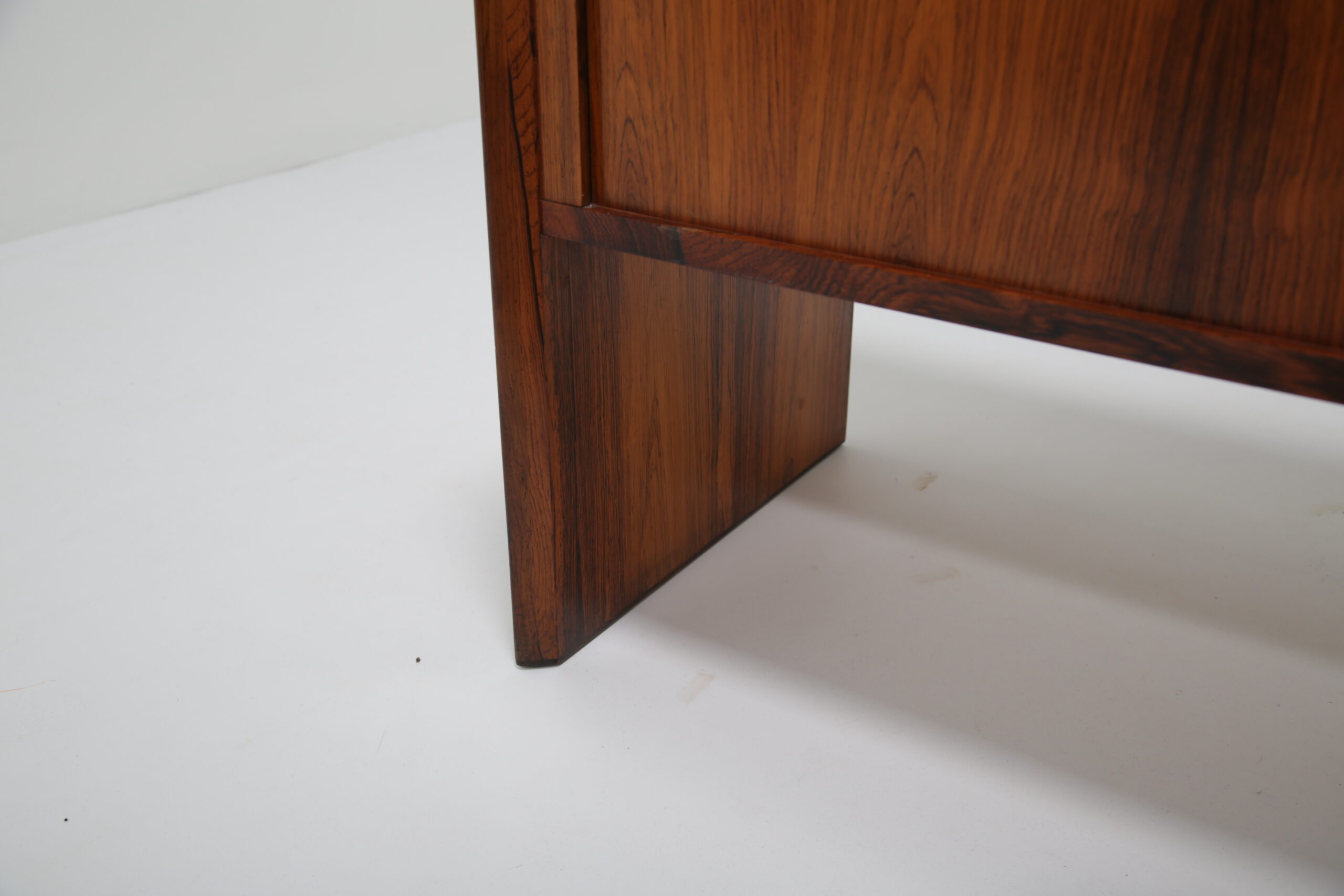 Mid-Century Rosewood Collectors Vinyl Storage Sideboard Unit 18