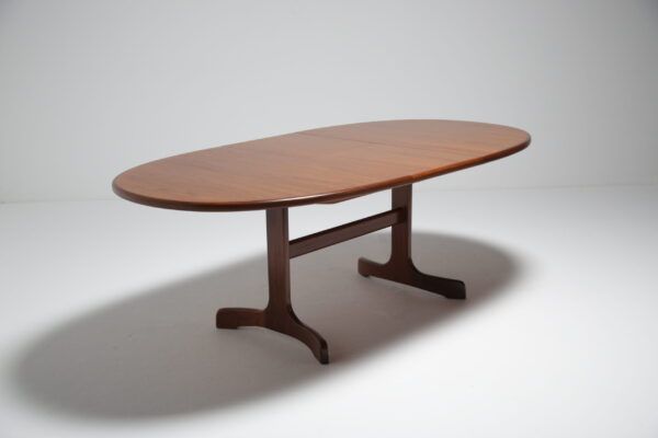 G-Plan 'Whale Tail' Oval Extending Dining Table in Teak, UK, 1960s