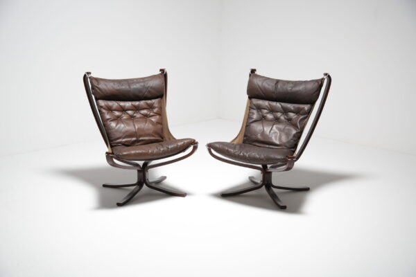 Vintage Pair of Brown Leather Falcon chairs by Sigurd Ressell for Vatne Mobler, Norway, 1970s.
