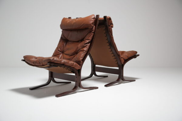 Vintage Pair of Tan Leather Siesta Lounge Chairs by Ingmar Relling for Westnofa, Norway, 1960s.