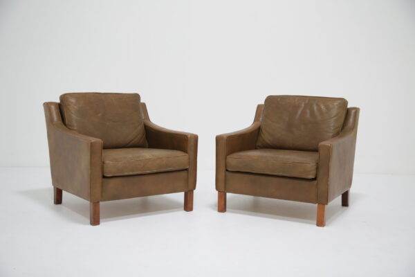 Vintage Pair of Green-Brown Leather Armchairs, "Model 2207", attributed to Borge Mogensen, Denmark, 1960s.