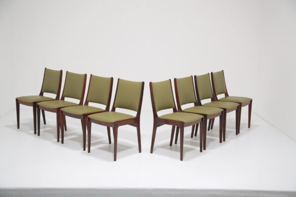 Johannes Andersen 'Model 10' Dining Chairs: Set of 8 in Highly Figured Rosewood for Uldum Møbelfabrik, Denmark, 1960s