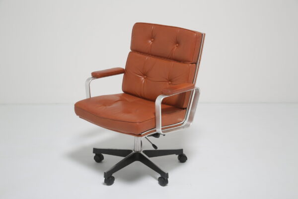 Karl-Erik Ekselius Executive Swivel Office Chair: Model ‘Mondo’ in Cognac Tan Leather for JOC, Sweden, 1960s