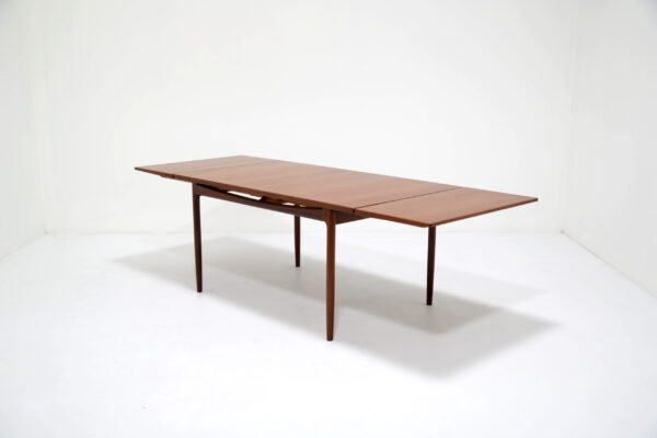 Vintage Minimalist Teak Extending Dining Table by Ib Kofod Larsen for G-Plan, 1960s.